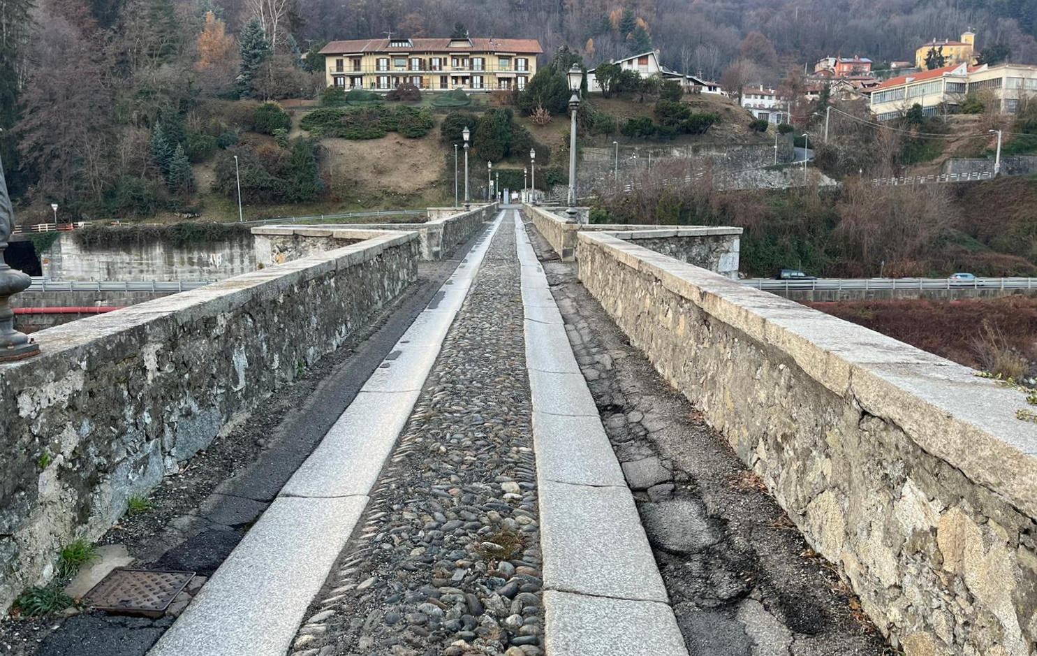 Chiuso (almeno) fino a metà novembre il passaggio sul Ponte di Agnona