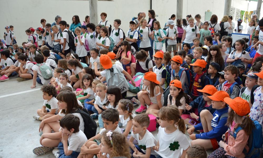 Le Scuole della Valle riunite a Pray innalzano al cielo i mandala di pace