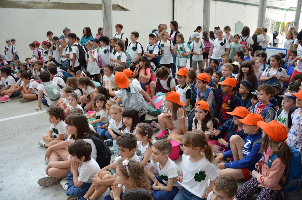 Le Scuole della Valle riunite a Pray innalzano al cielo i mandala di pace