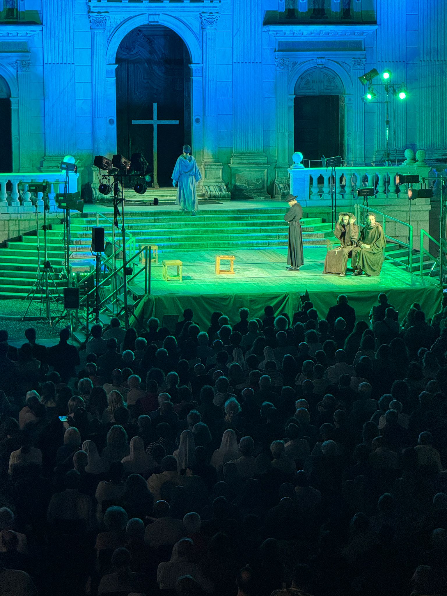 Successo a Varallo per lo spettacolo teatrale "La storia di Francesco"