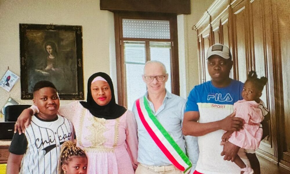 Conferita la cittadinanza italiana a una mamma ghanese