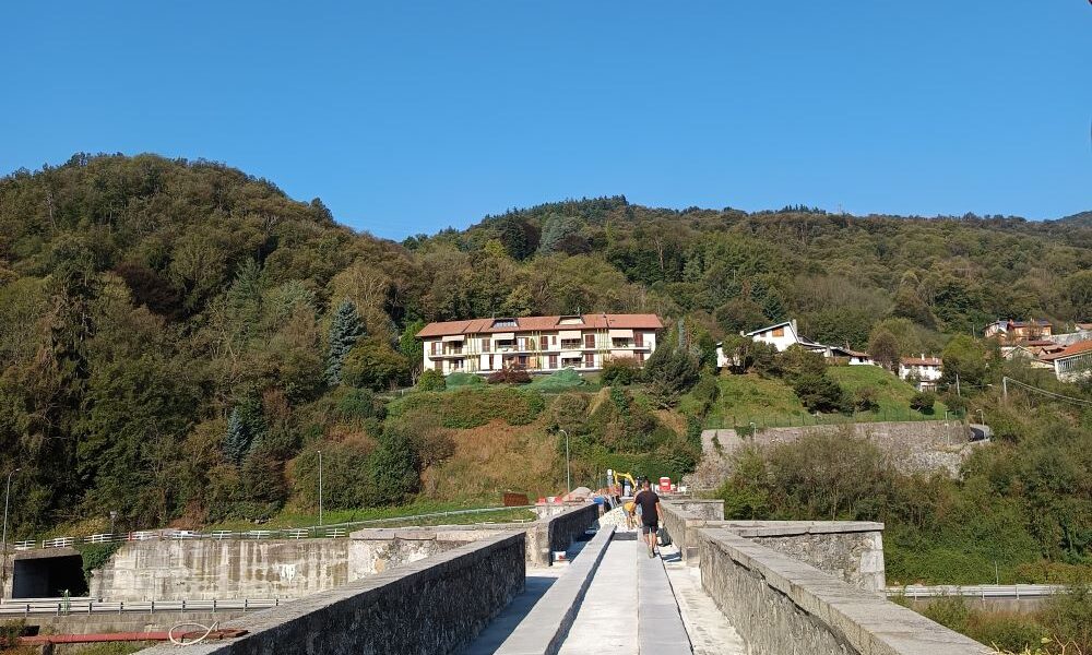 Iniziata la posa delle pietre originali sul Ponte di Agnona