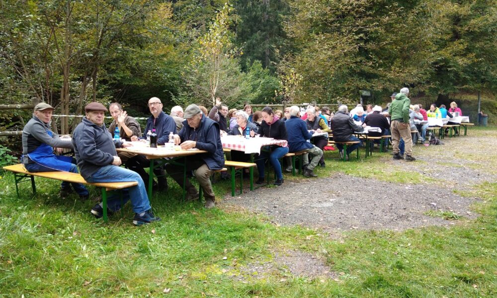 Sottosezione Cai di Scopello un successo la castagnata