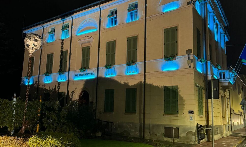 Il Comune di Gattinara si illumina di turchese per la Giornata Internazionale della Dislessia