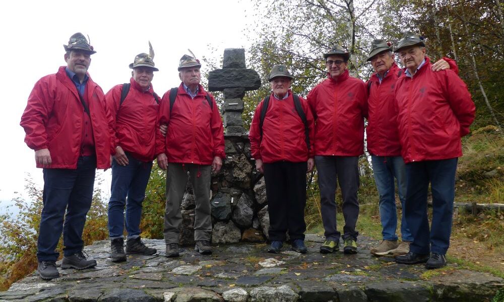 Sessantesima cerimonia di benedizione dei ceri al Monte Tovo e... sotto la pioggia