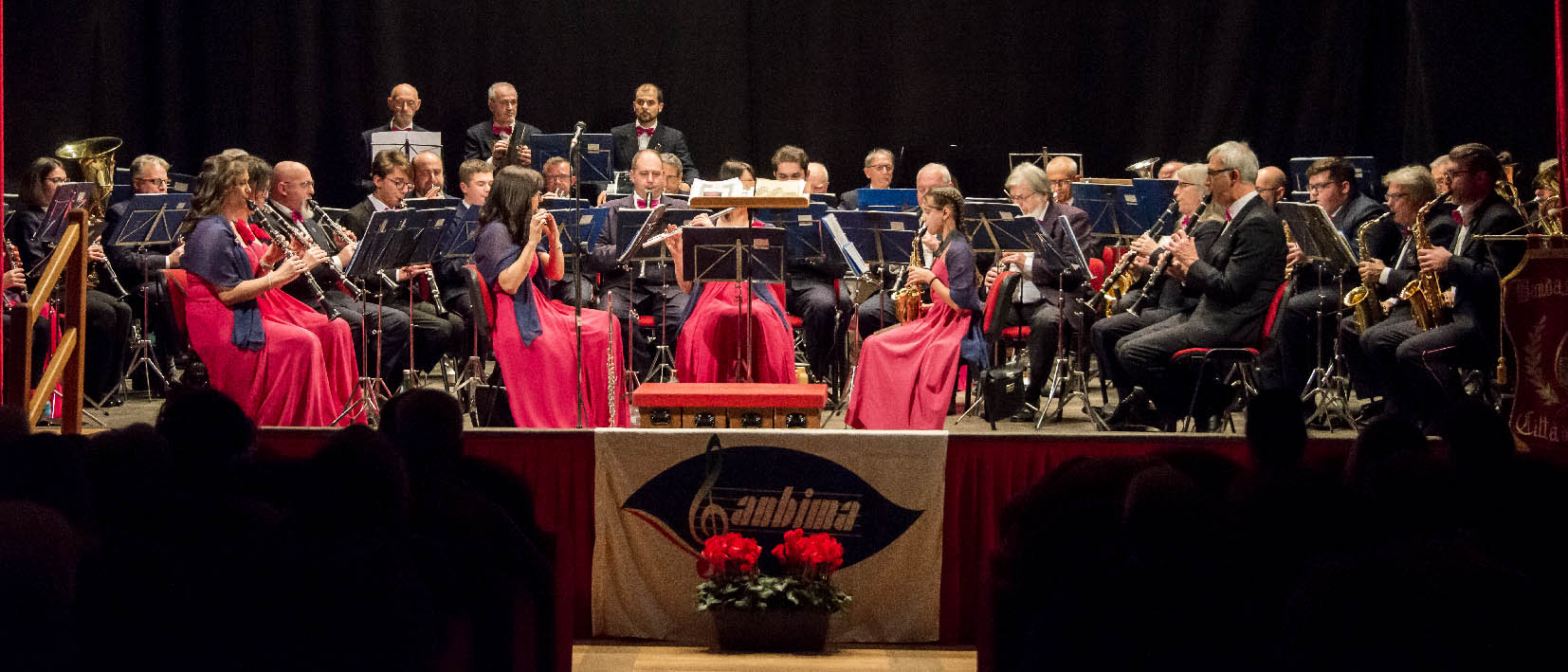 Mario Dealberto ha aperto la serata del tradizionale concerto di Santa Cecilia a Varallo