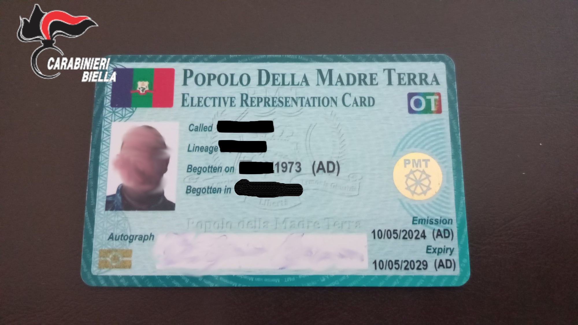 Vuole utilizzare un documento di identità falso in posta, poi aggredisce i carabinieri: arrestato 55enne