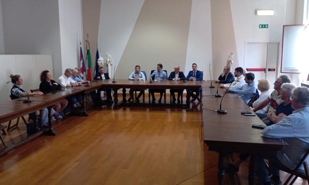 «Obiettivi condivisi»: l’assessore regionale al Bilancio a colloquio con Comuni e Industrie