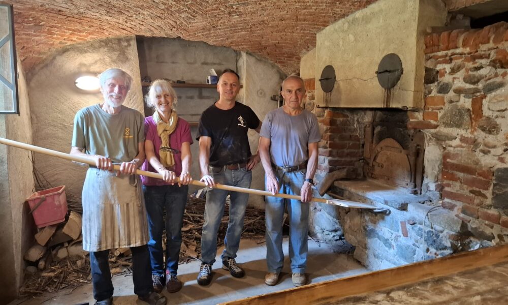Riacceso l’antico forno della Soms, a Guardabosone si è rinnovata la tradizione della Festa del pane