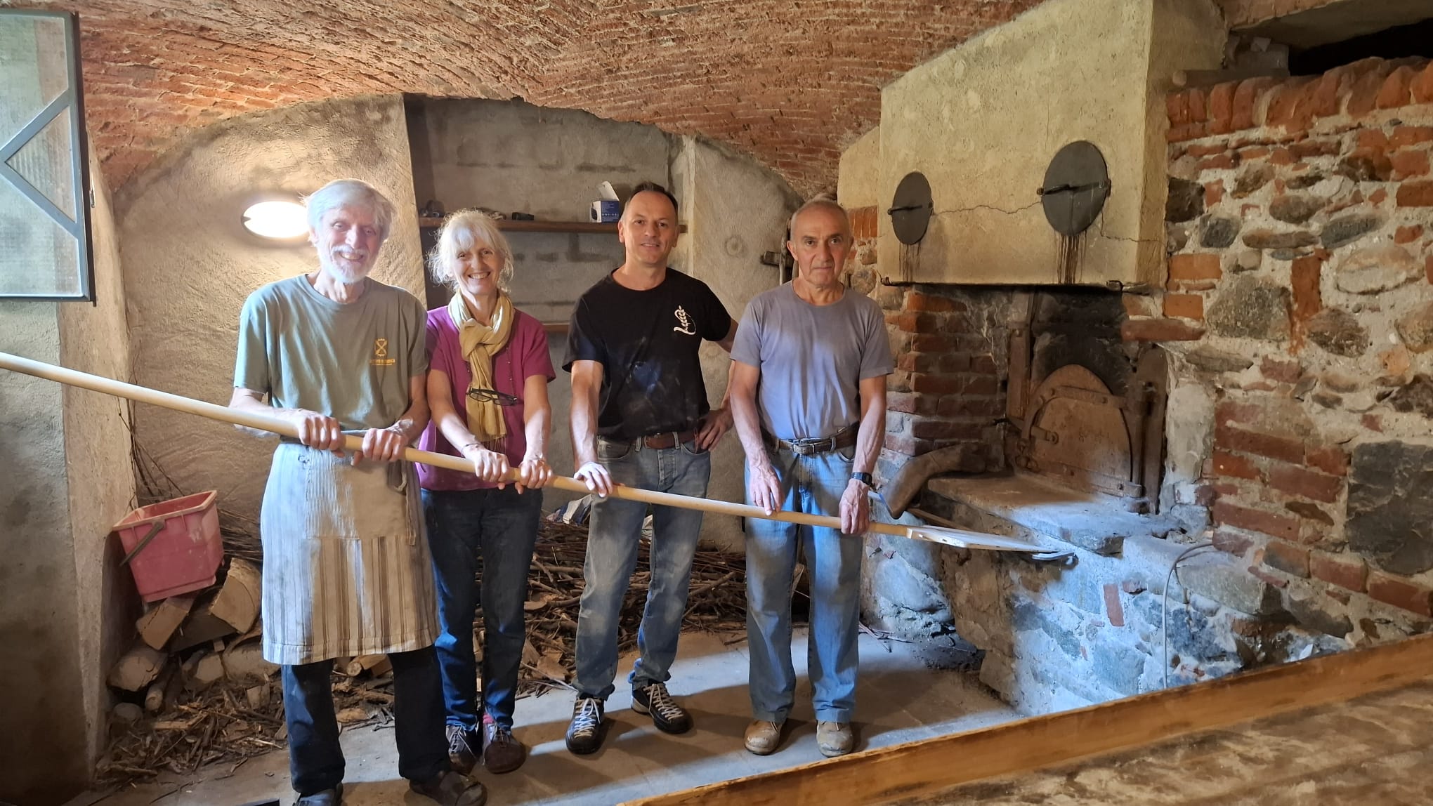Riacceso l’antico forno della Soms, a Guardabosone si è rinnovata la tradizione della Festa del pane