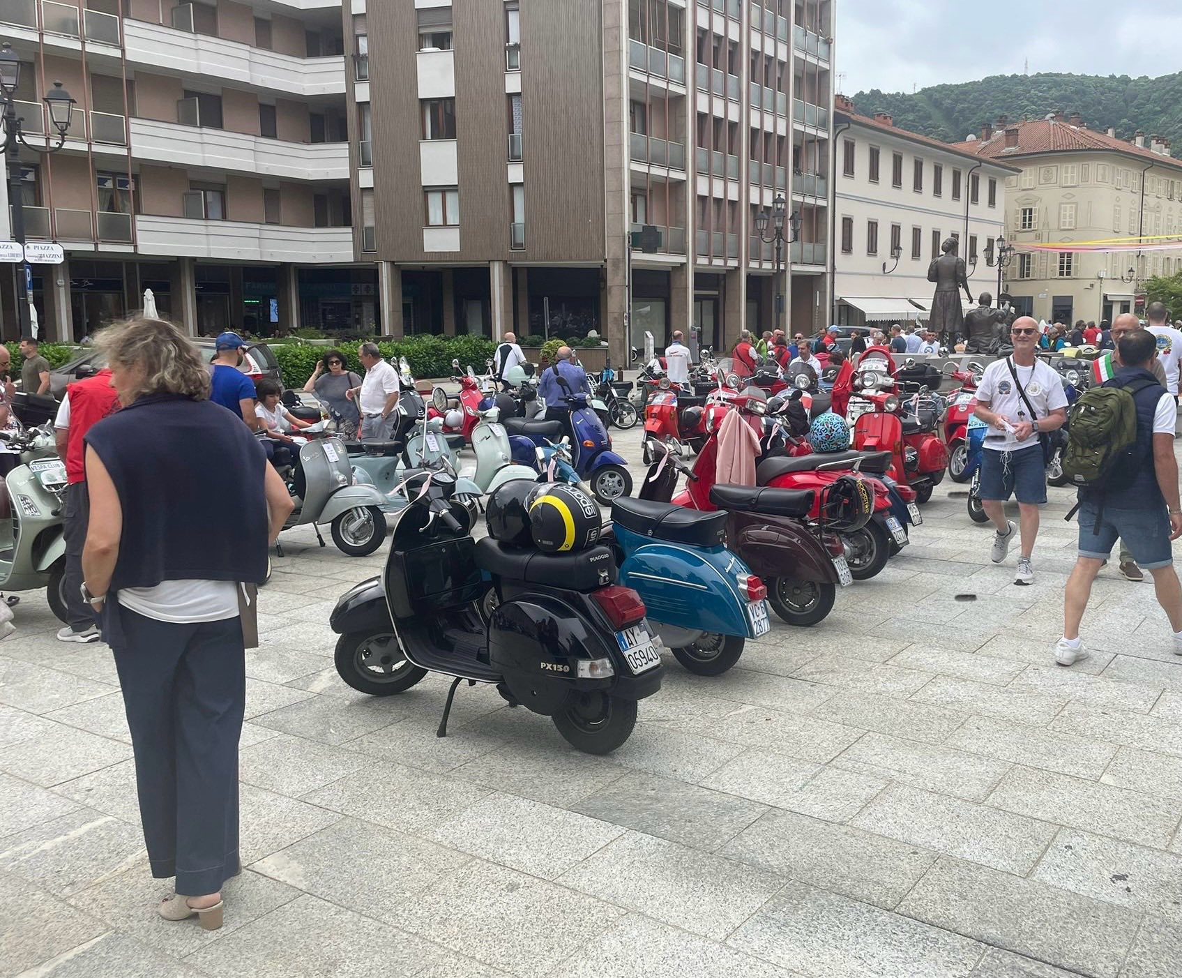 Uno “sciame” di oltre 200 Vespe al 2° raduno «Beccio&Viotti»