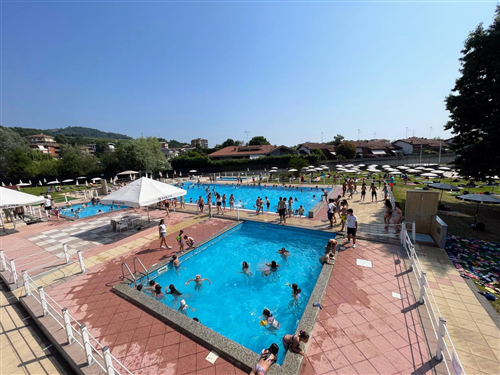 La piscina comunale di Gattinara riapre per l’estate 2025