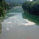 Schiuma nel fiume Sesia, ma l’Arpa rassicura: «E’ organica»
