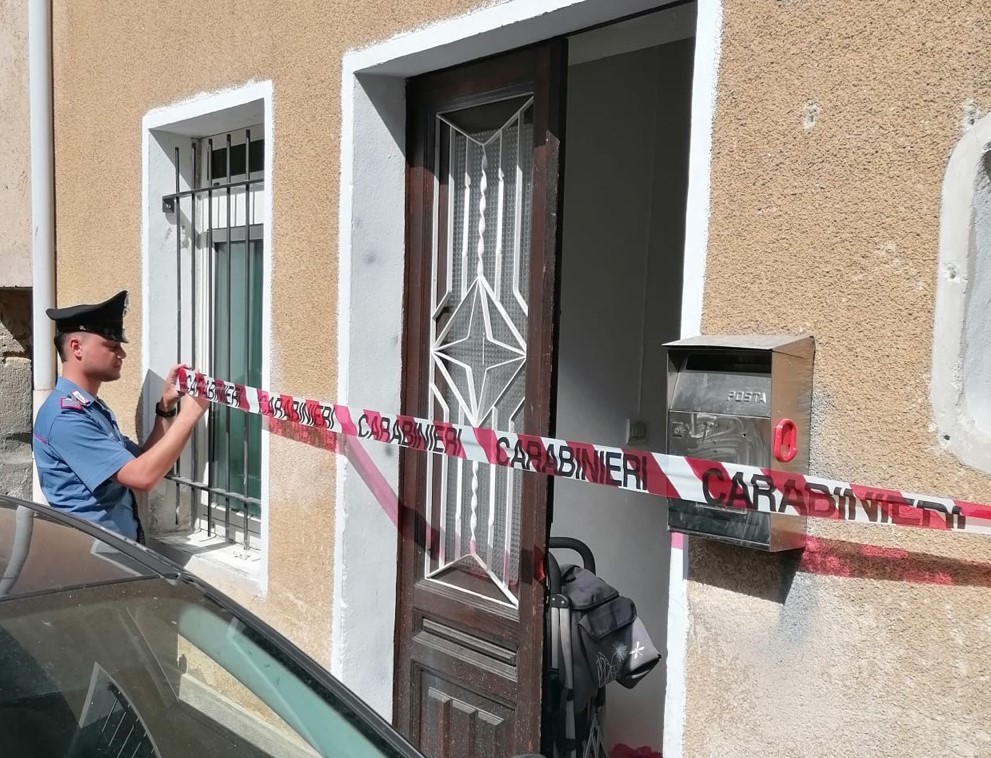 Tenda di uccidere la moglie, uomo arrestato dai Carabinieri di Valdilana