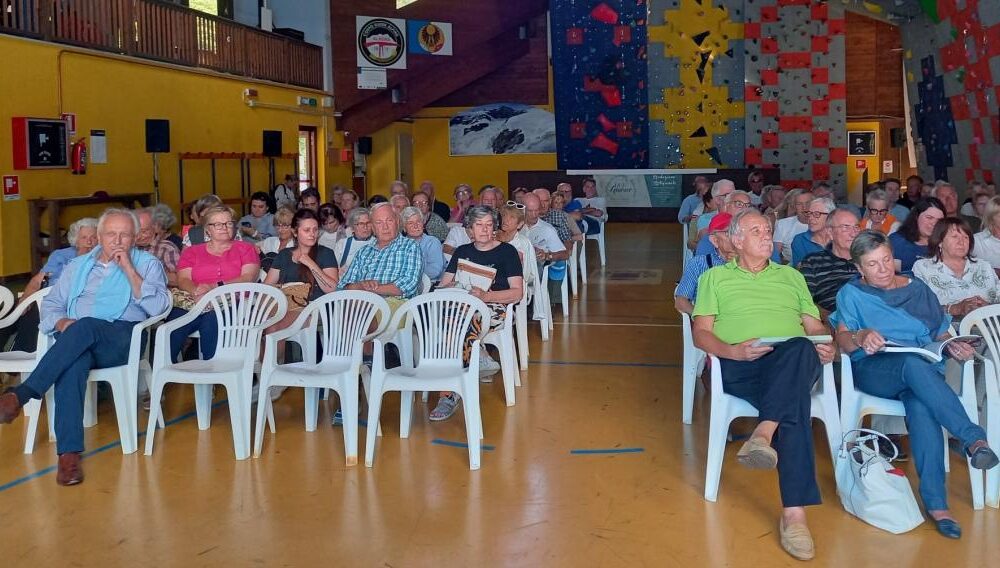 Palazzetto pieno per la presentazione del volume: “Un mosaico di storia alagnese”