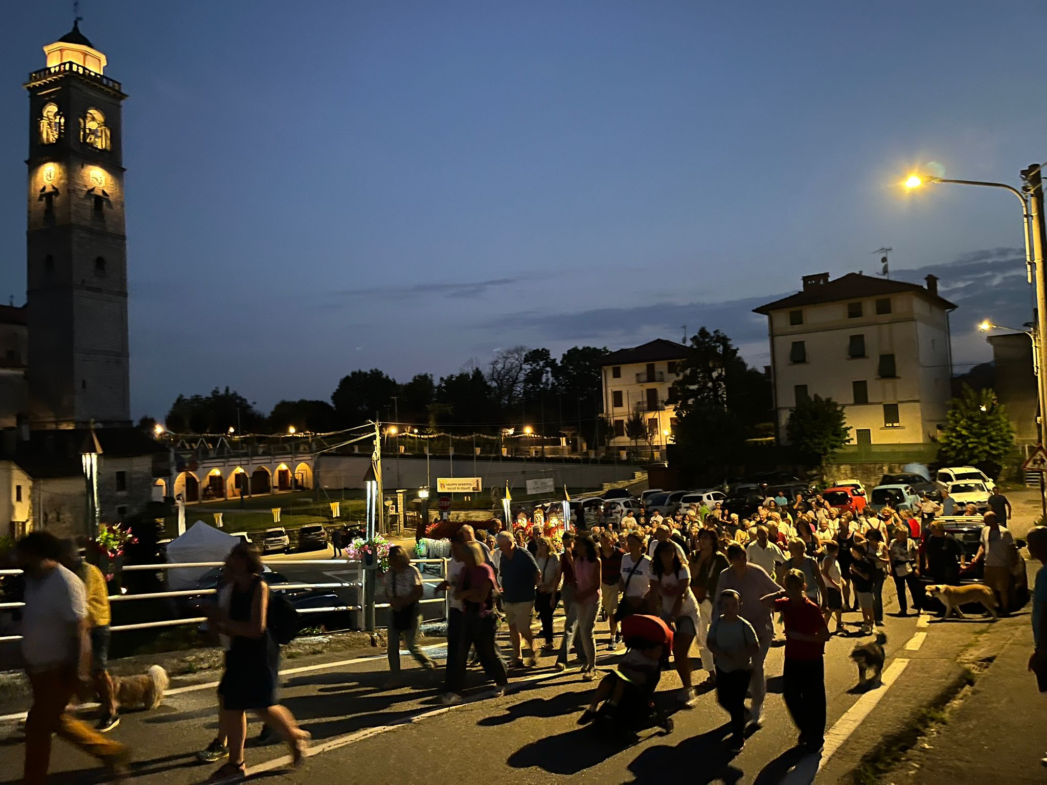 In 180 alla «Camminata sotto le stelle» per le vie di Cellio