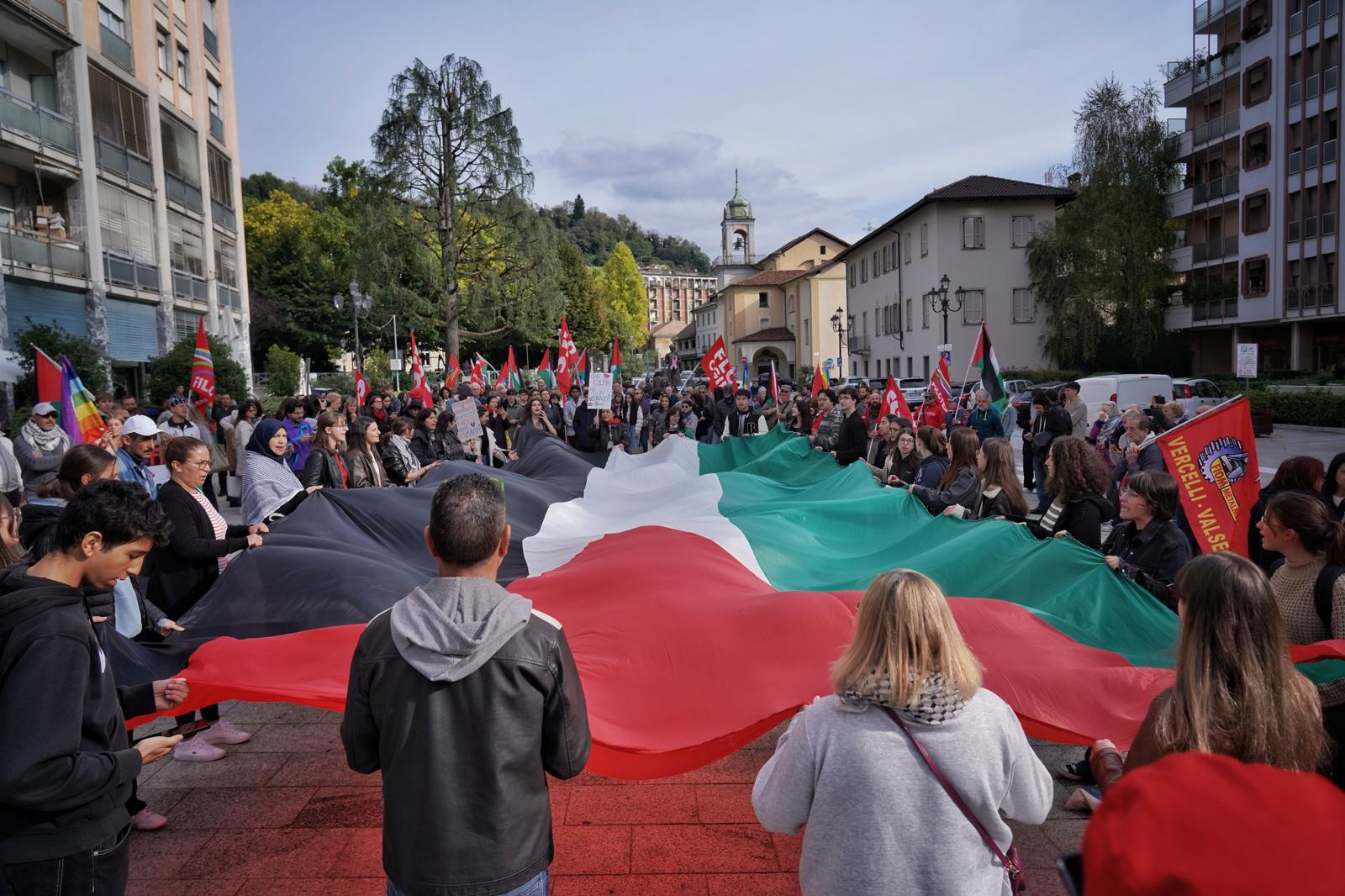Fiaccolata e corteo pensando al popolo palestinese