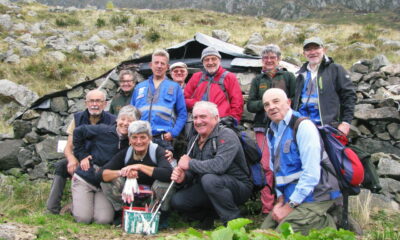 La commissione Segnaletica sul sentiero del Monte Badile