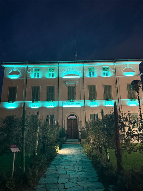 Gattinara si illumina di turchese per la Giornata Internazionale della Dislessia