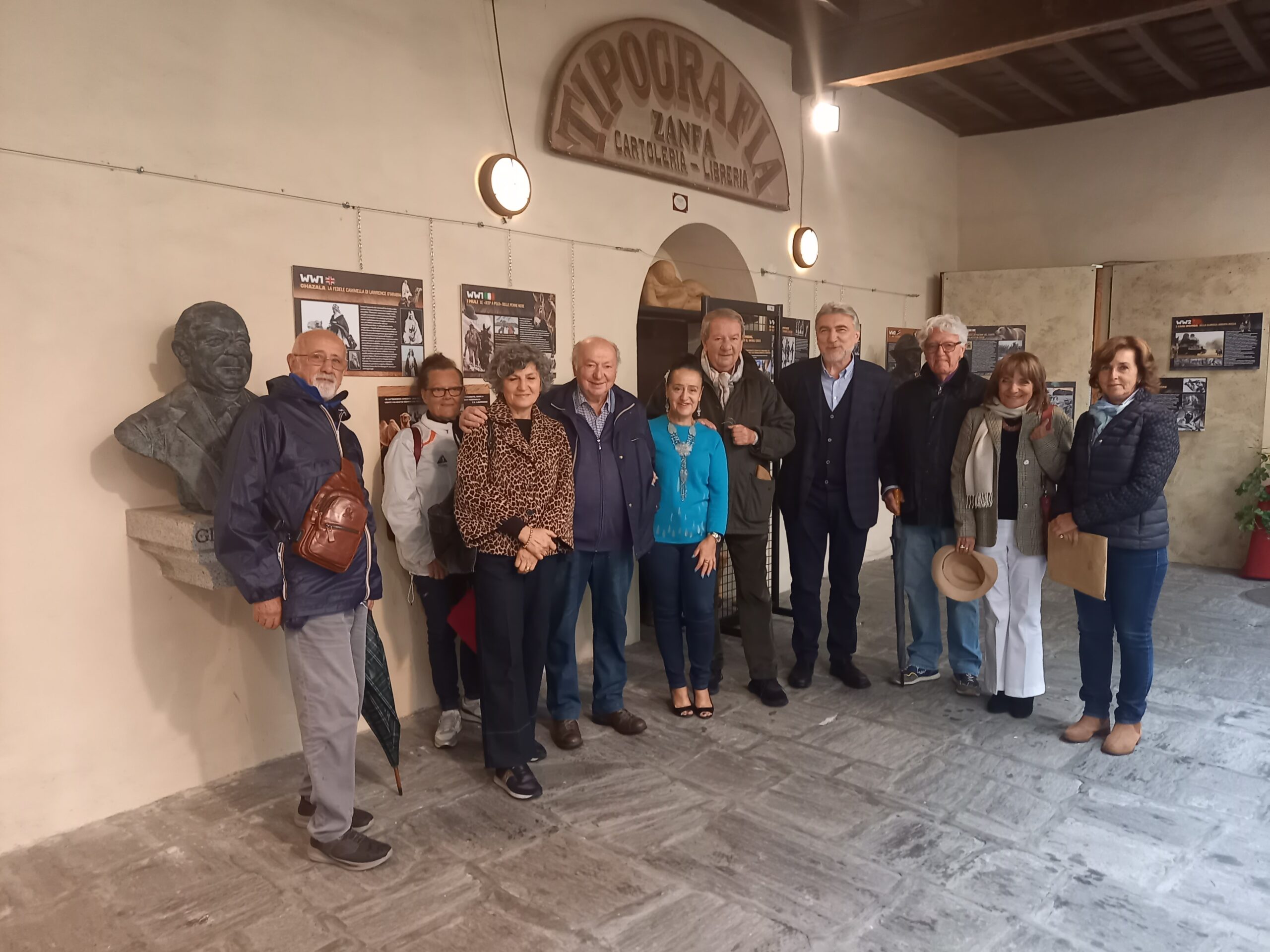 Sabato 27 settembre 2025 l'inaugurazione della mostra: "Quei gloriosi bastardi. Eroi non umani delle guerre umane" visitabile in Biblioteca a Varallo