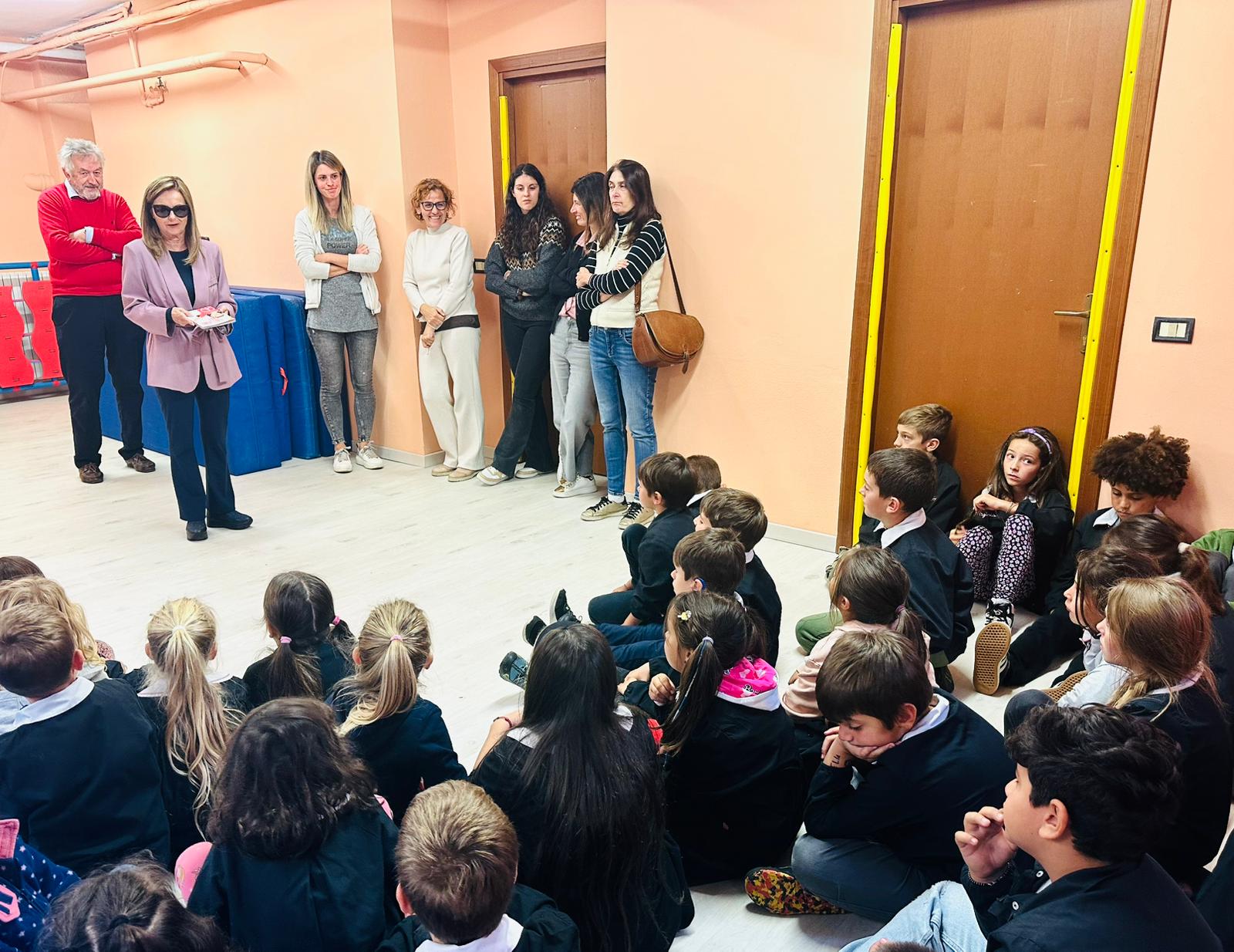 I quaderni «della pace» e «della cura»: un regalo del sindaco agli alunni delle Scuole