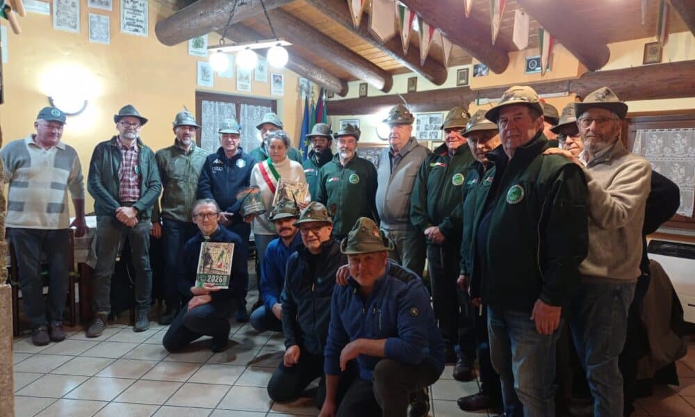 Consegnato un riconoscimento al presidente sezionale Gianni Mora