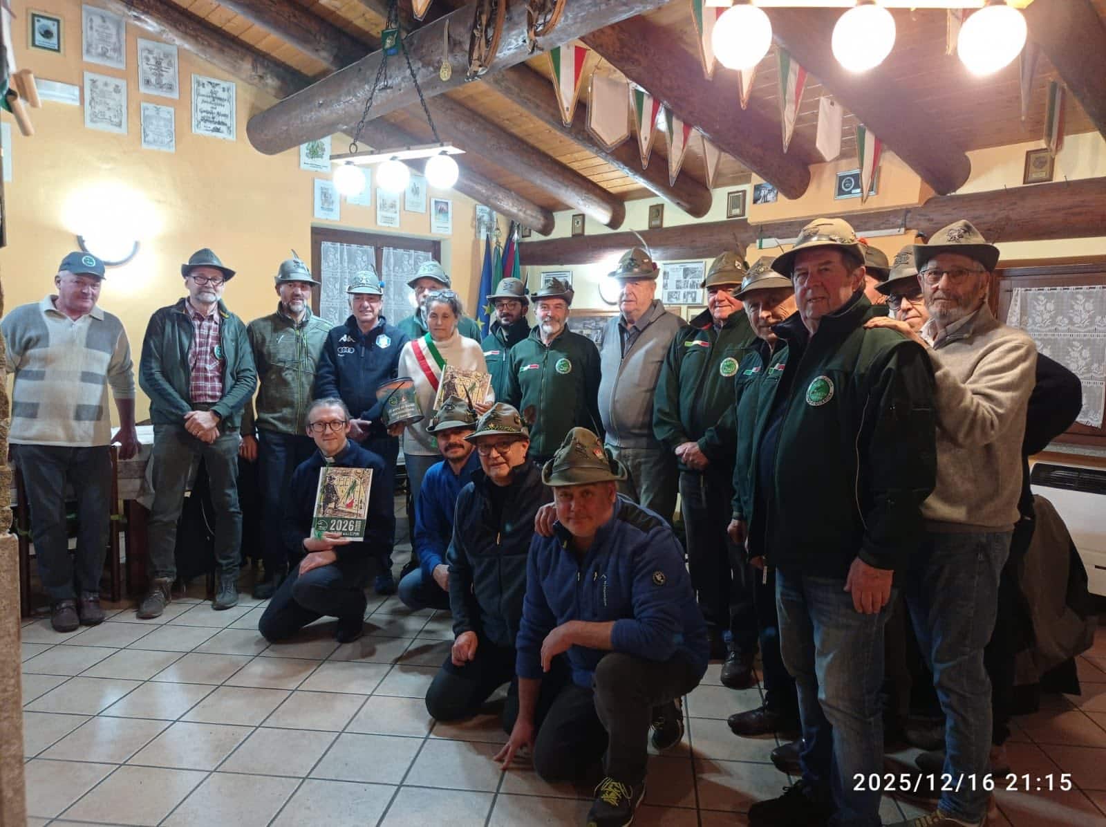 Consegnato un riconoscimento al presidente sezionale Gianni Mora