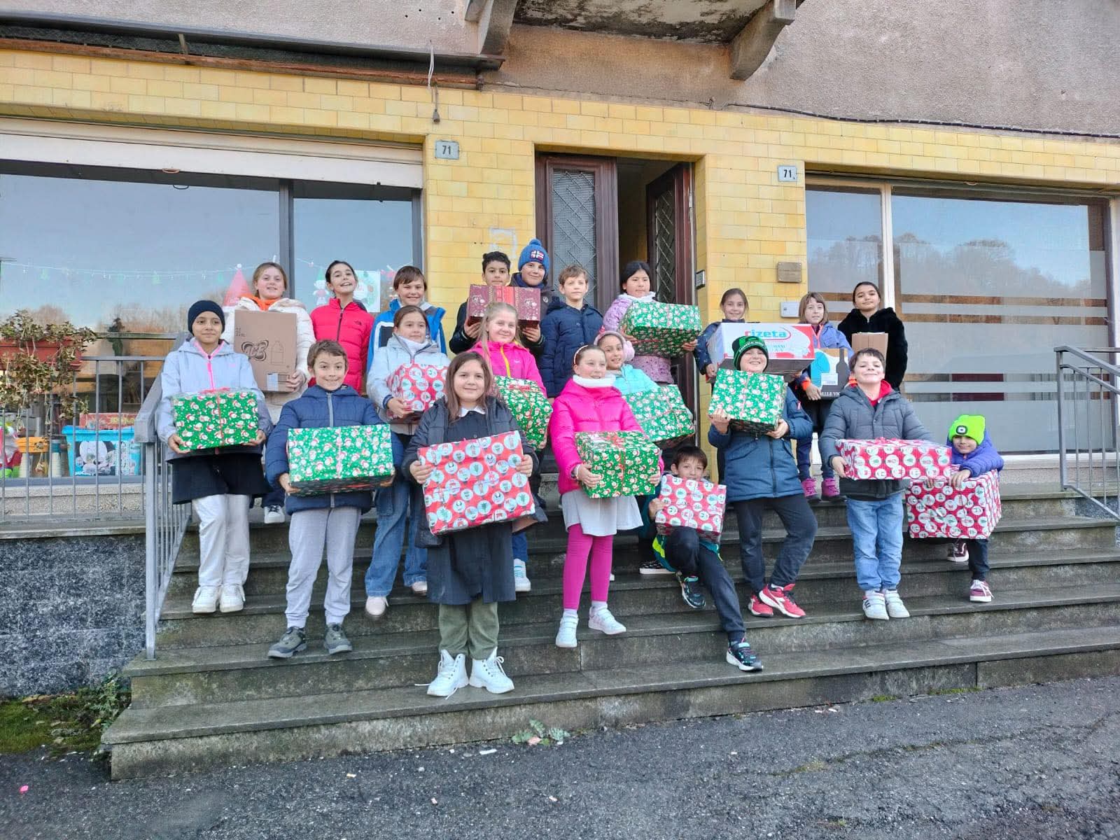 Con «La Zattera» più di 120 pacchi regalo per le famiglie bisognose della Valle