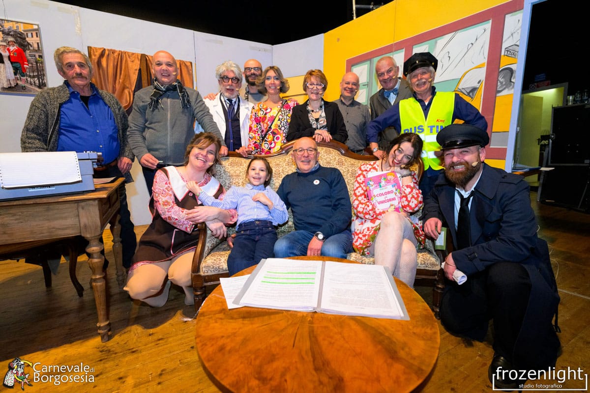 Pienone a teatro per lo spettacolo degli Strampalati