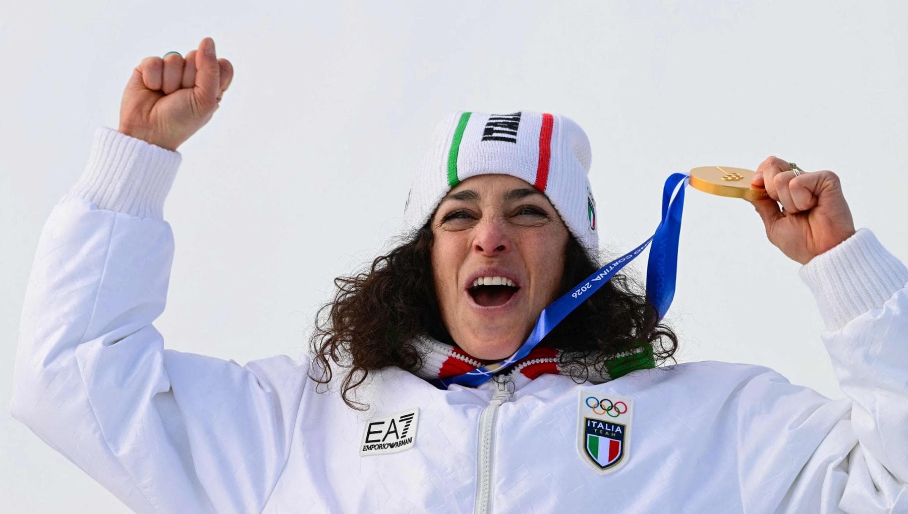 Agape: battuti all’asta a 1.260 euro i guanti autografati da Federica Brignone