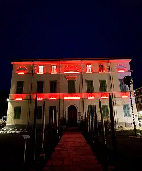 Giornata sensibilizzazione sulle cardiopatie congenite Gattinara ha illuminato di rosso il Palazzo di Città