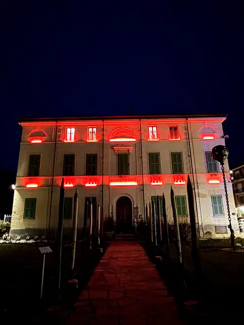 Giornata sensibilizzazione sulle cardiopatie congenite Gattinara ha illuminato di rosso il Palazzo di Città