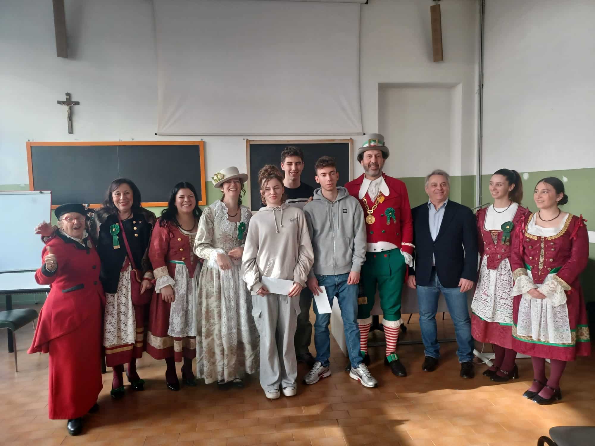 Il comitato carnevale di Borgosesia premia gli studenti più meritevoli dell’Ipsia Magni