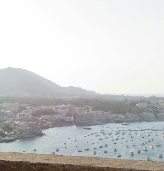 Soggiorni a Ischia e a Rivazzurra di Rimini con il Centro Incontro Anziani, iscrizioni ancora aperte