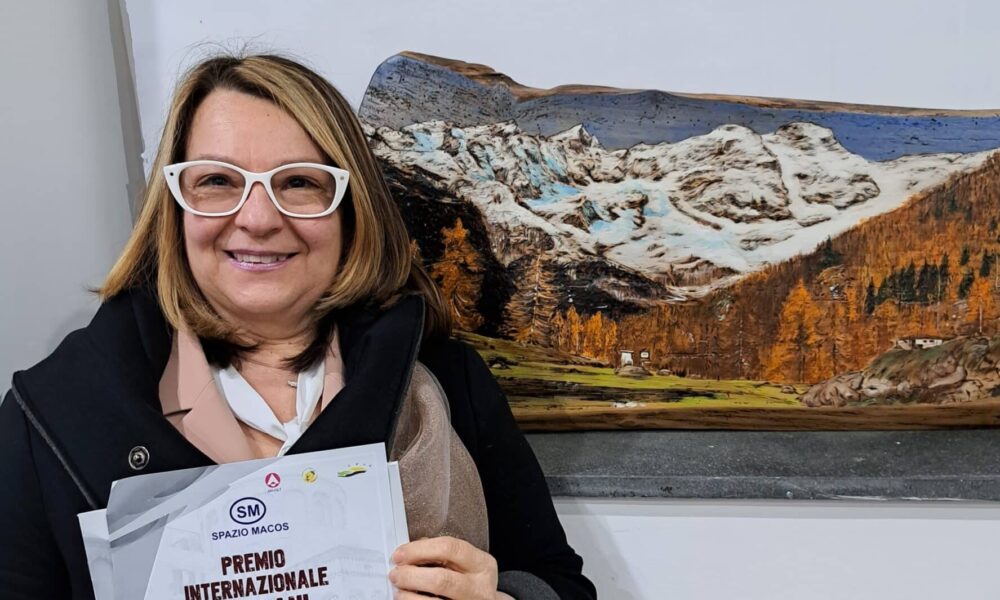 Arte pirografica della Maestra Stefania Tagliabue in biblioteca a Varallo