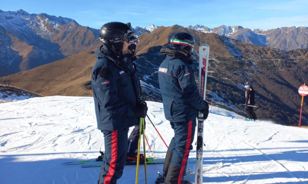 Davano lezioni di sci ma senza abilitazione e autorizzazione: fermati dagli uomini dell’Arma
