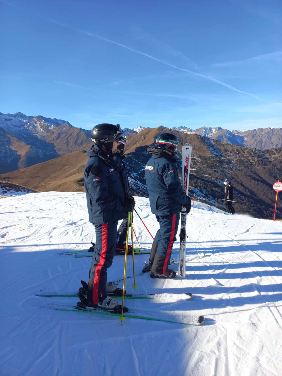 Davano lezioni di sci ma senza abilitazione e autorizzazione: fermati dagli uomini dell’Arma