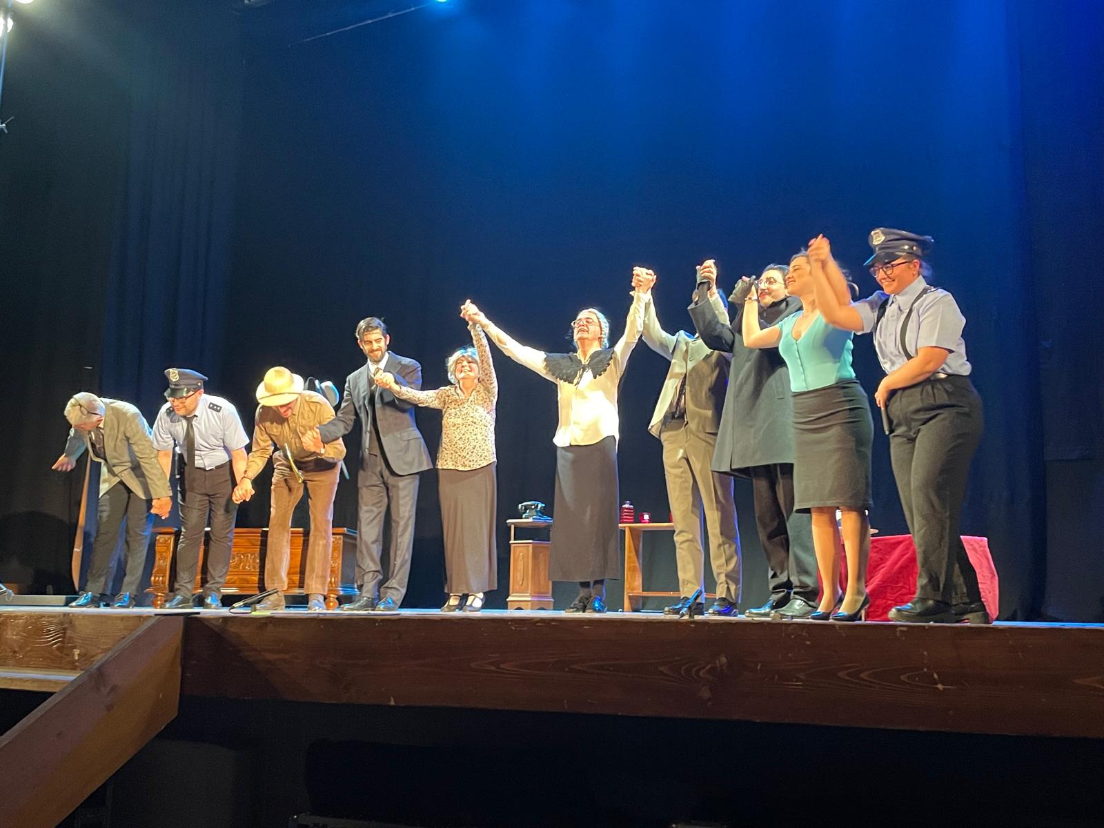 La Compagnia della Civetta fa il pienone con «Arsenico e vecchi merletti»