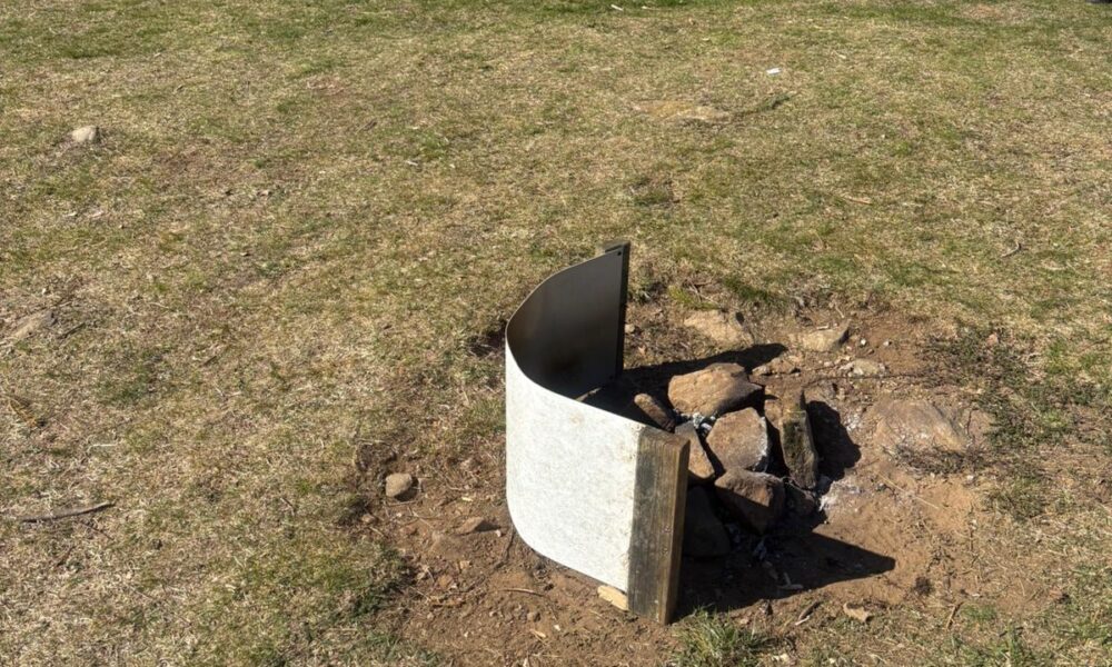 Chiesetta alpina di Noveis presa di mira dai vandali