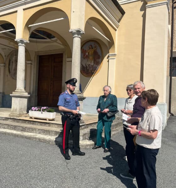 I Carabinieri di Crevacuore incontrato i fedeli all'uscita della chiesa