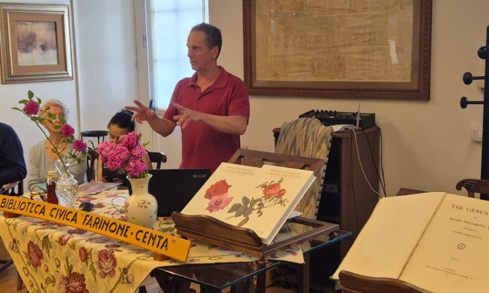 Grande successo in Biblioteca per la “Due Giorni” dedicati alla mostra delle rose antiche