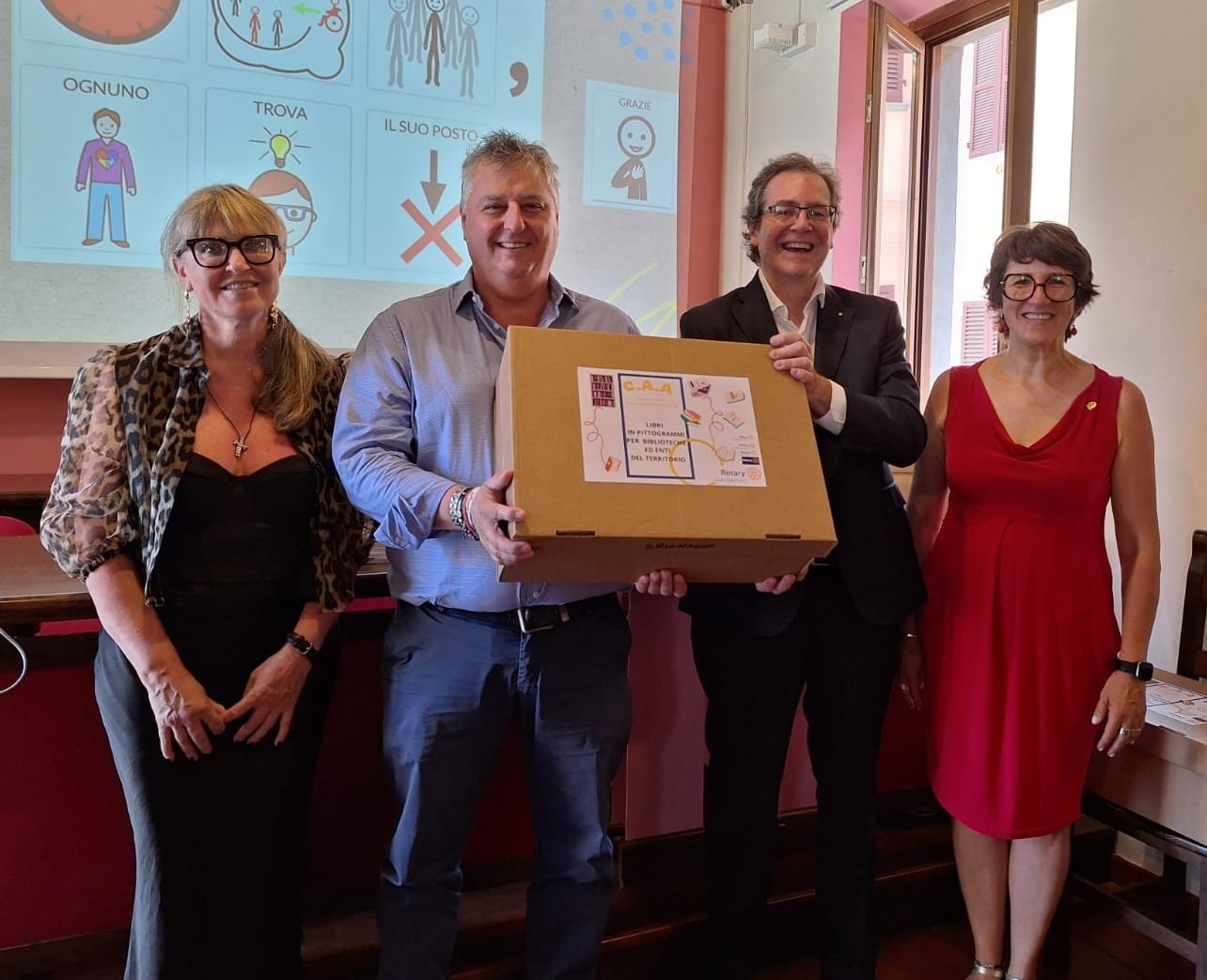 Consegnati 170 volumi in C.A.A. grazie al Rotary Club Gattinara