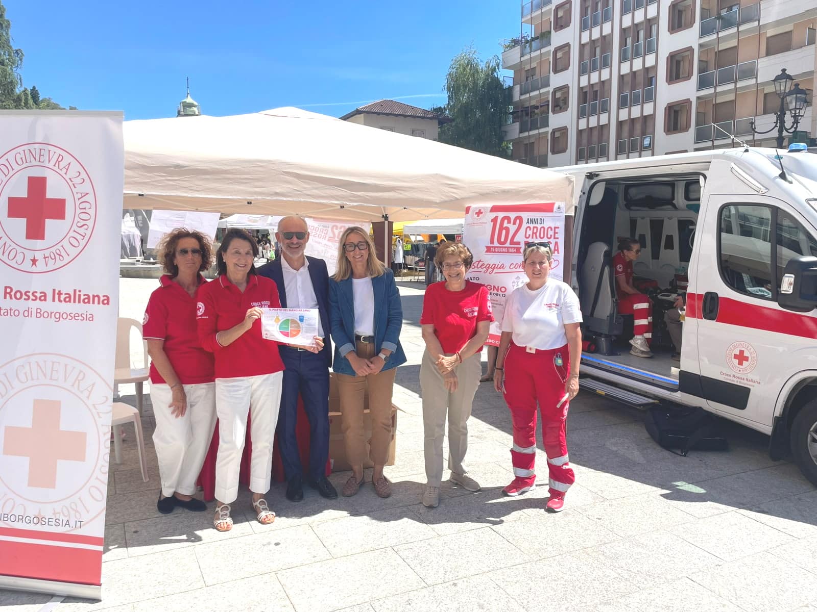 La Croce Rossa premia i partecipanti al corso di cucito, tra loro anche il primo uomo