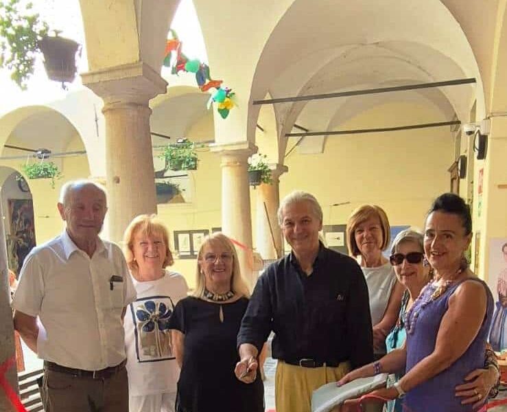 Inaugurata la mostra: “Un viaggio fra: libri…volti…gatti…fiori…colori…e…”