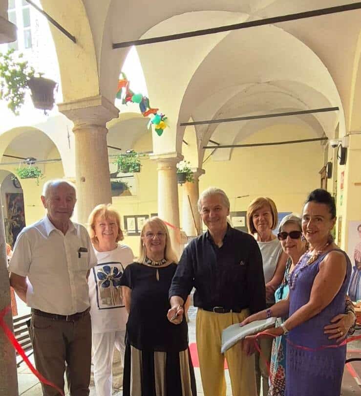 Inaugurata la mostra: “Un viaggio fra: libri…volti…gatti…fiori…colori…e…”