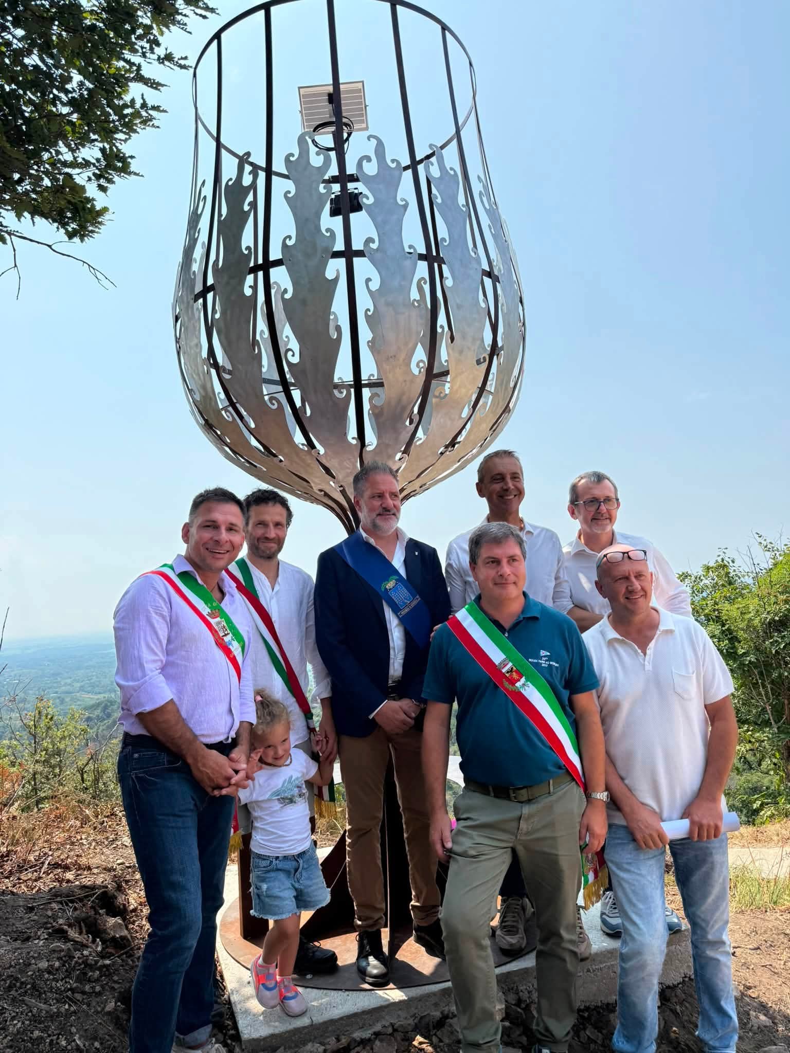 Inaugurata a Lozzolo l'opera di Land Art "Calice 10"