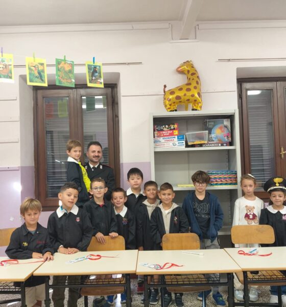 Inizio anno scolastico, i carabinieri di Crevacuore incontrano i bimbi del paese