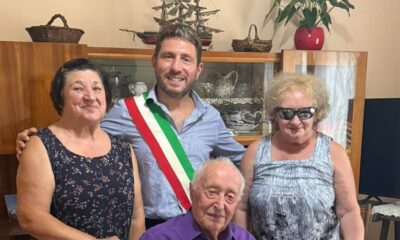 Martedì 8 settembre Ugo Marchetti ha compiuto 100 anni. Sindaco Francesco Pietrasanta e vice Ilaria Perincioli sono andati da lui per fargli gli auguri