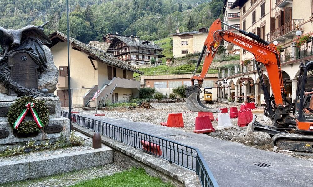 In fase di avanzamento i lavori di riqualificazione di piazza dell’Hotel Monte Rosa, nel cuore del centro storico di Alagna
