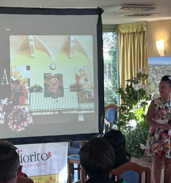Varallo, che aderisce dal 2006 alla rete Asproflor Comuni Fioriti domenica 4 ottobre era presente a Terruggia, in provincia di Alessandria, per il Meeting Nazionale dei Comuni Fioriti, dove è stato premiato con la targa «Municipio Fiorito».